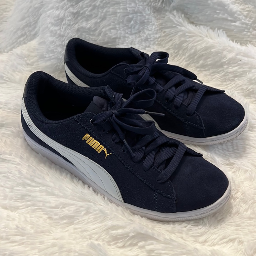 Puma sneakers sz 8